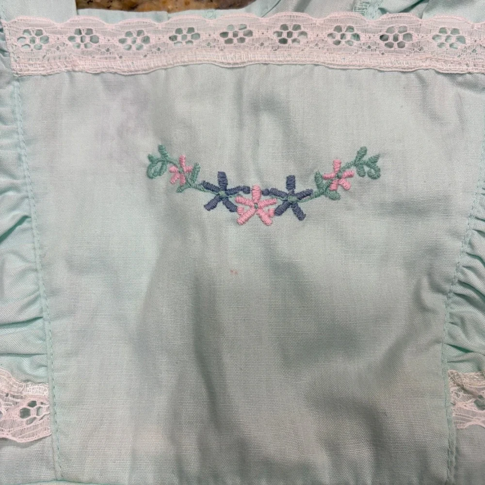 Vintage La Petite Bow Girls Mint Green Lace Ruffle Embroidered Dress Size 5 USA
